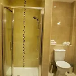 Hillview House 3*