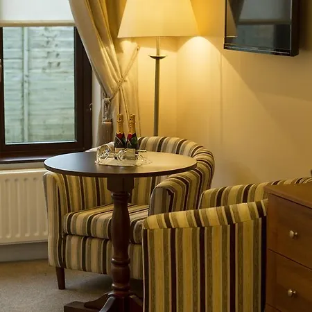 Hillview House 3*