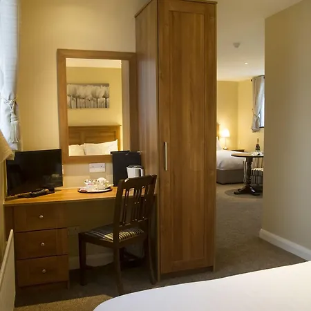 Hillview House 3*