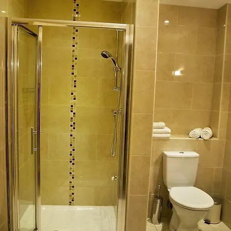 Hillview House 3*