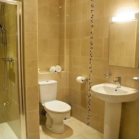 Hillview House 3*