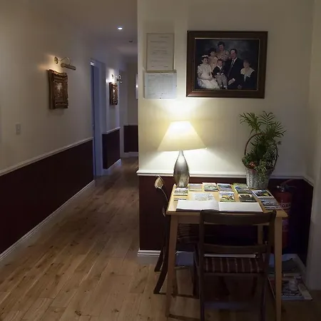 Hillview House 3*