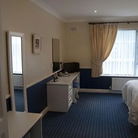 Hillview House 3*