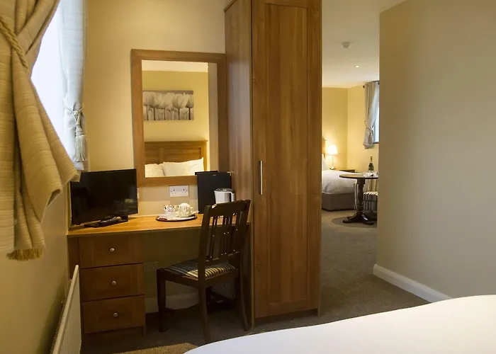 Hillview House 3*