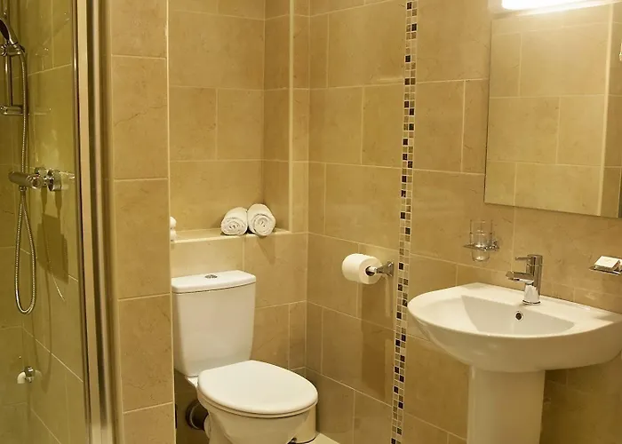 Hillview House 3*