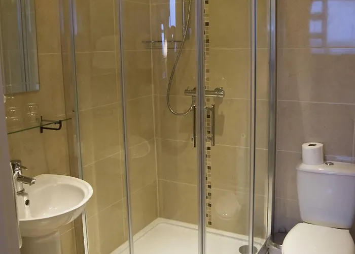 Hillview House 3*