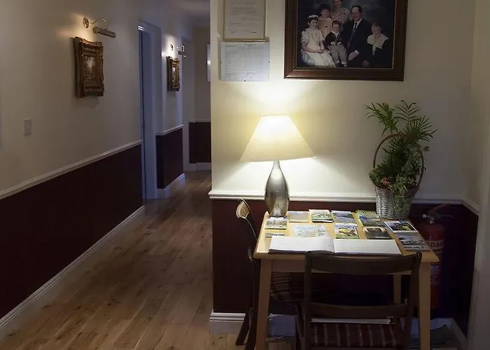 Hillview House 3*