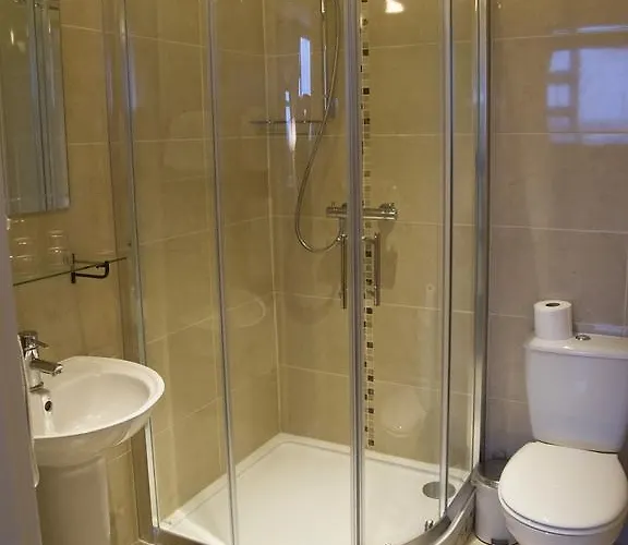 בית הארחה Hillview House 3*